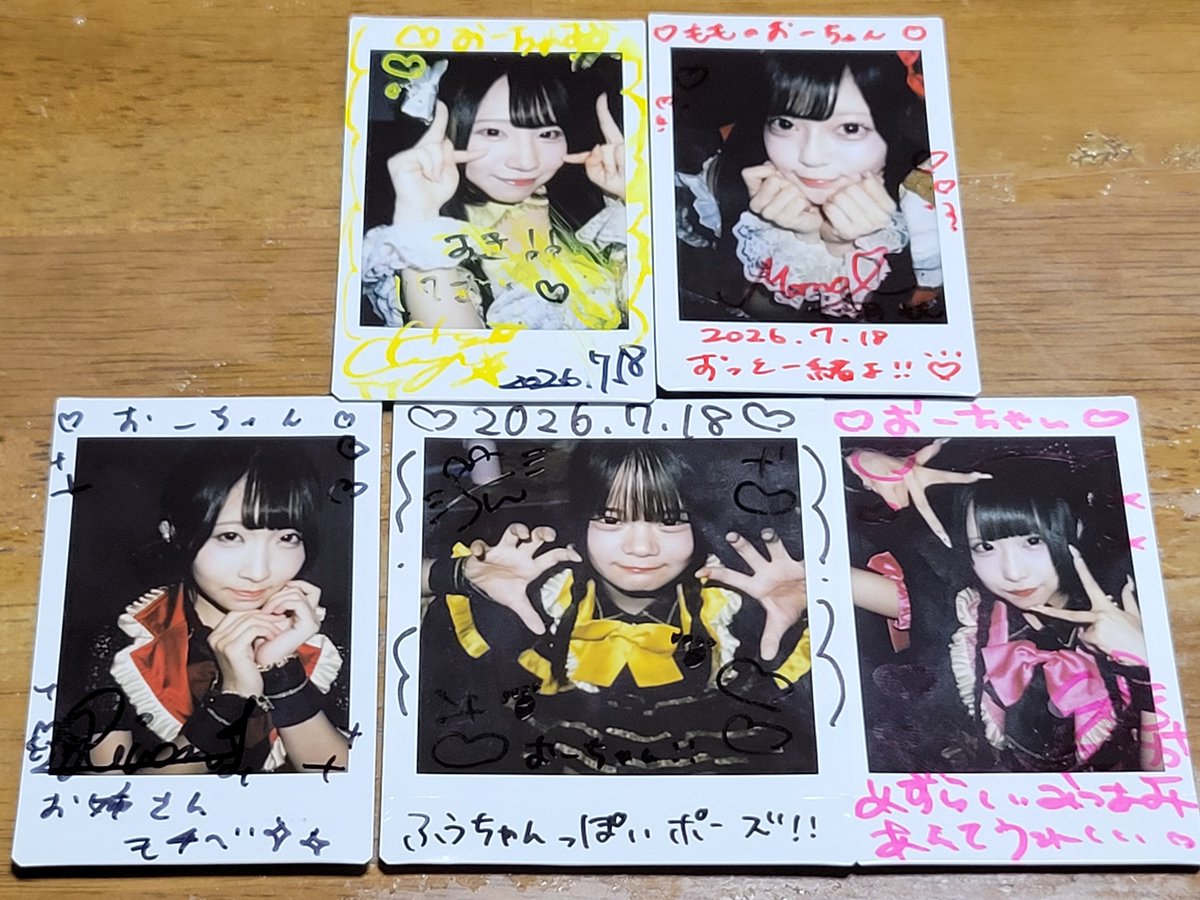 himemikoyam's tweet photo. SHOW撃とSOIDのチェキ
次の現場の時間の関係で数人しかチェキ撮れなかったけど、ライブもわいわい楽しめました
#SHOWTIME撃嬢
#SOID https://t.co/Gz1EVU7gQI