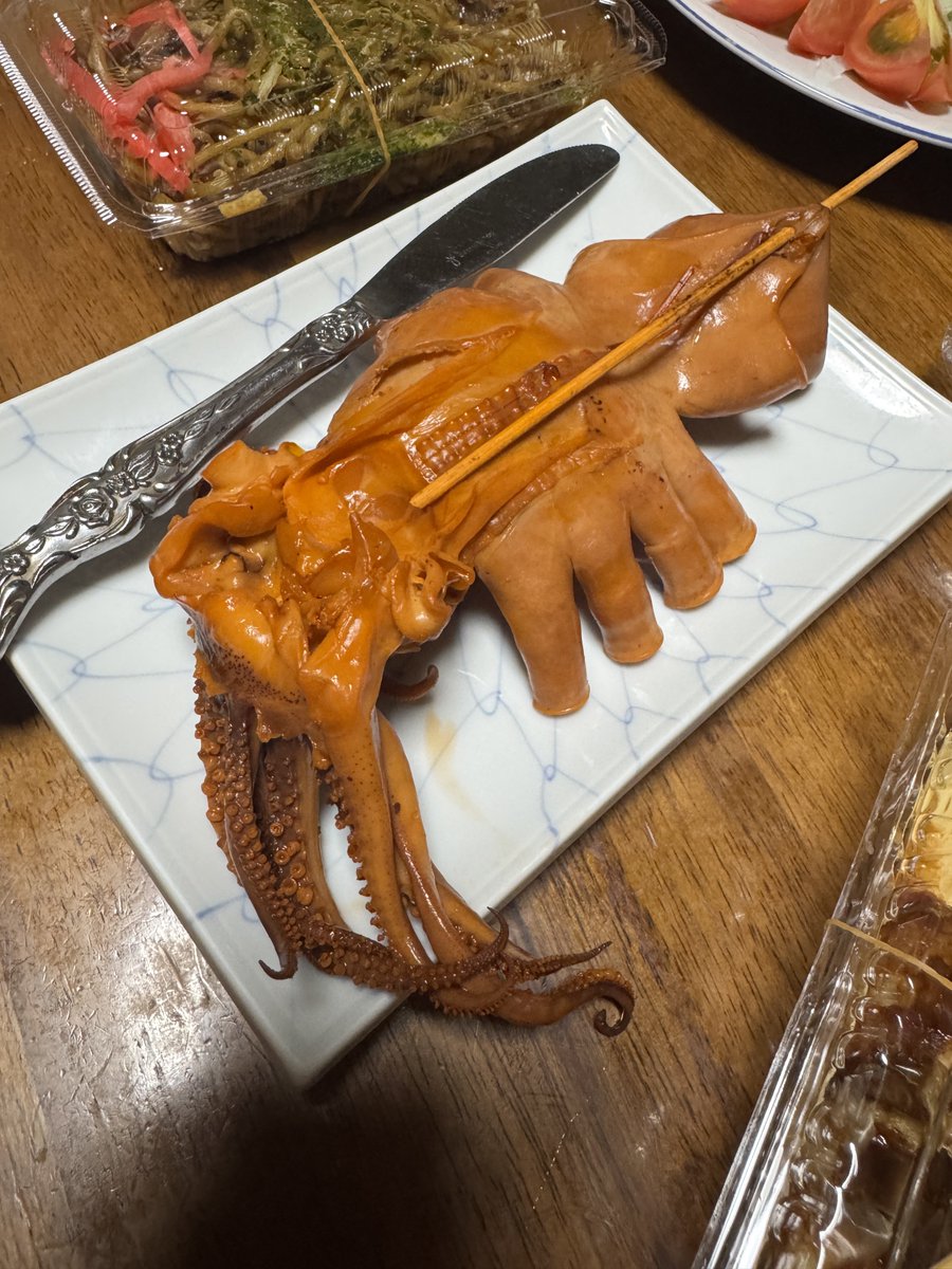 TotsugekiLaser's tweet photo. 煮いか
こんな感じの食べものです（白目） https://t.co/eoFsoJGVxe