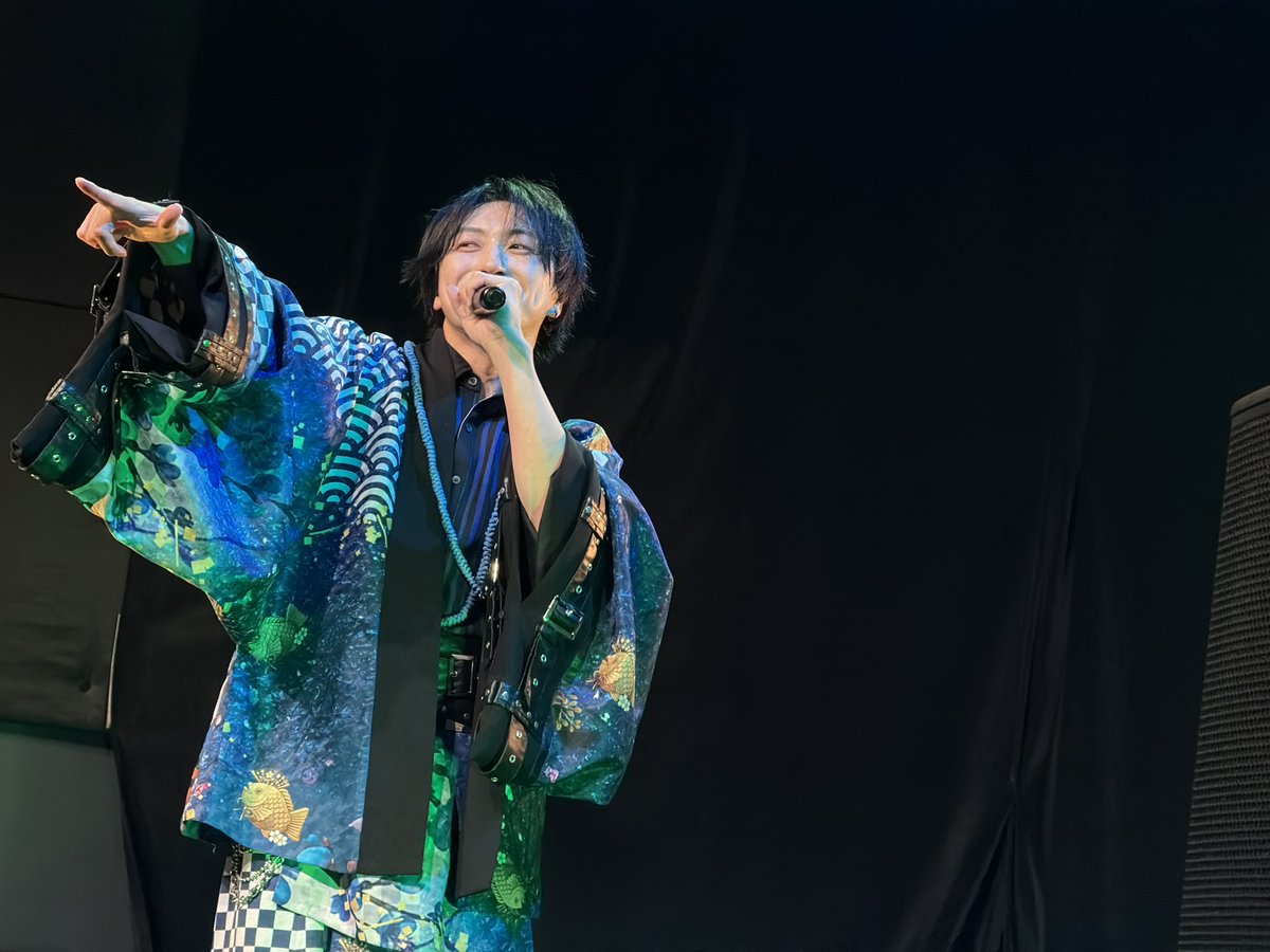 jinkubon's tweet photo. ツアーファイナル。

終わっちまった。ツアーが。
色んなとこ行けて楽しかった。
応援に来てくれてありがとう。
沢山のものをＳｕｇａｒからもらったよ。
幸せな時間でした！

次は東京に集合だ。
まずは9月6日！

 絶対来いよ！

 #甘党男子 https://t.co/0FTmokU6YI