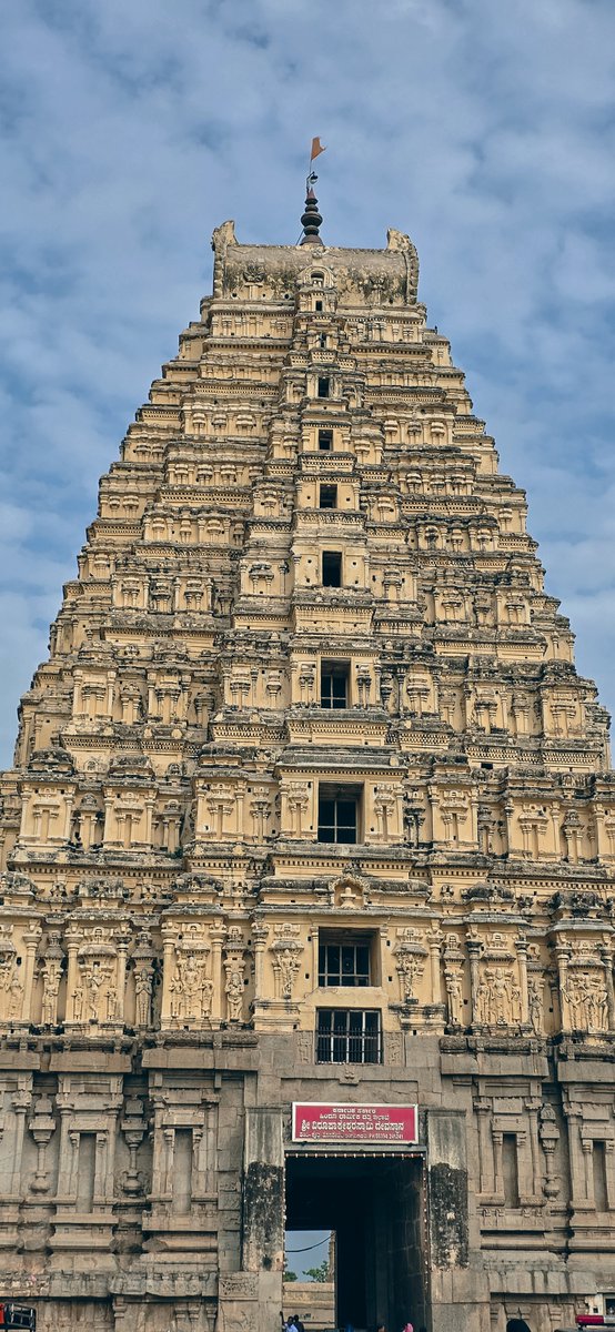 memesmaadonu's tweet photo. Eshtu sala hodru matte matte hogbeku anso jaaga is Hampi for me❤️❤️ https://t.co/CFIJn0VyZg