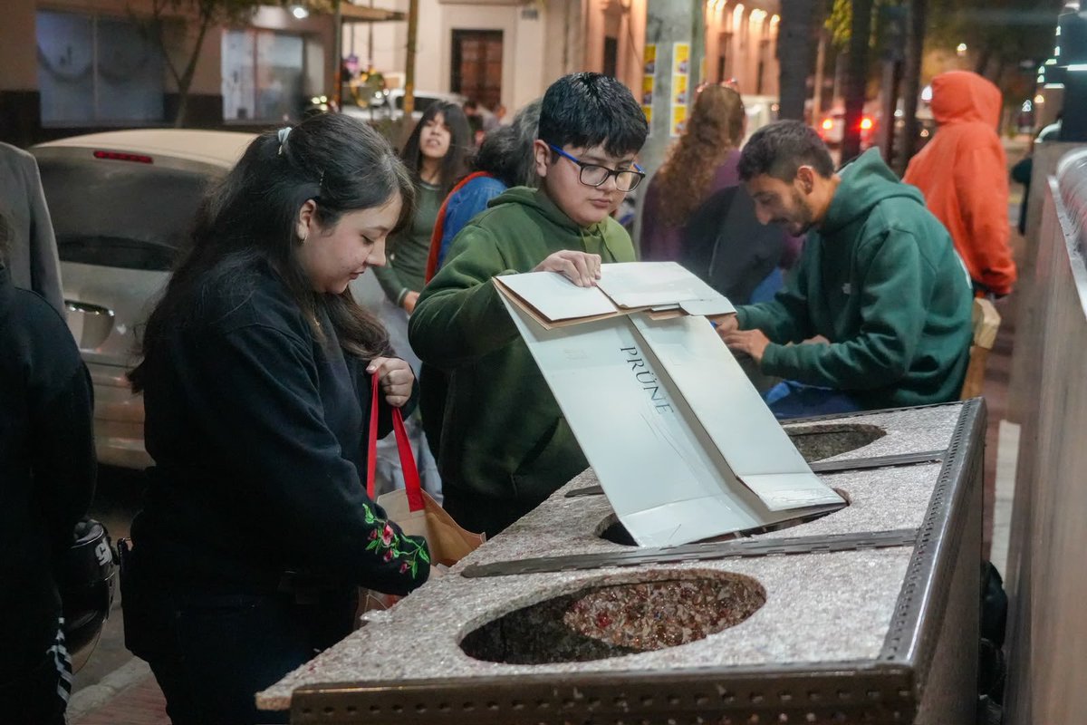Munilarioja's tweet photo. ¡GRACIAS POR SUMARTE AL ECOCINE! 🎬♻️

Este jueves nos encontramos en Espacio 73 para vivir una jornada diferente junto a la Secretaría de Cultura de la Provincia. 🏛️

¡Cambiamos reciclables por entradas gratis y disfrutamos de Pinocho y La Princesa Mononoke a sala llena! 🍿🍿 https://t.co/hInmYxW9kv