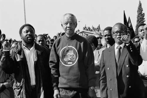 HistorySAZAR's tweet photo. Cyril Ramaphosa, Nelson Mandela and Oliver Tambo march through Soweto and unveil memorial to Hector Peterson, Soweto, June 16 1992. Credit: Sue Kramer https://t.co/sOyW8pzj0R