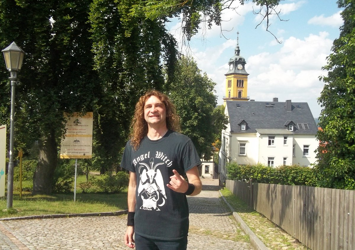 ThomasBartels83's tweet photo. Gruuuuuuuuuß aus Augustusburg mit der 1840/45 erbauten St. Petri Kirche im Hintergrund 😊🤘⛪️🌤️🌳🐈🏰🚂📸✨
#Augustusburg #ThomasBartels #MetalThom #AngelWitch #AngelWitchFan #AngelWitchFans #Metalfan https://t.co/T8tKgbYqpU