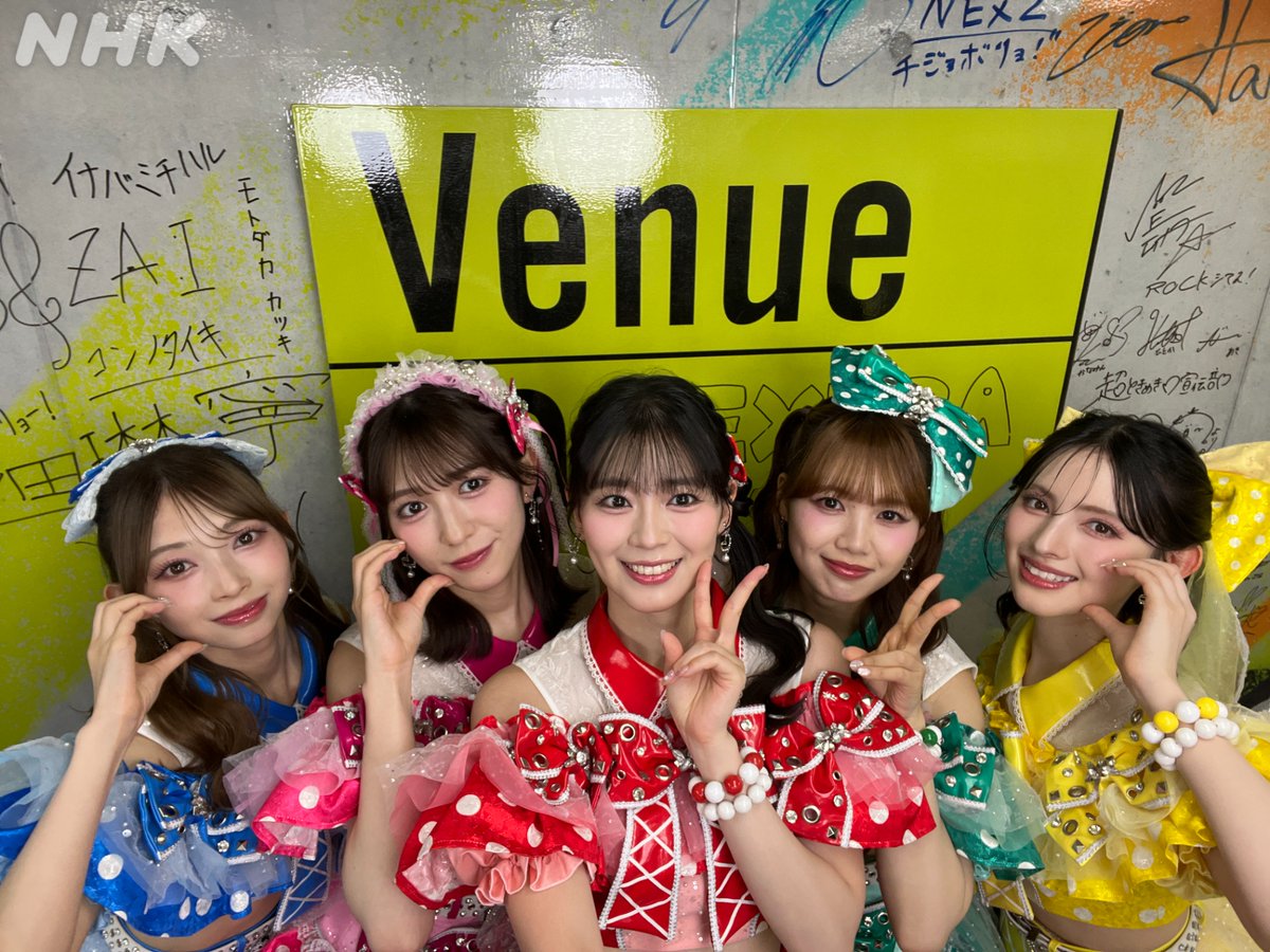 nhk_venue101's tweet photo. 📺#Venue101EXTRA NOW ON AIR✨

💖超ときめき♡宣伝部(#超とき宣) / #どりーむじゃんぼ ！

放送は同時配信中👇
スマホでも見られます📱
https://t.co/PZteBnaMlk

✅みんなで踊れる振りつけが盛りだくさん😽
✅#イコラブ #FRUITSZIPPER パフォーマンスに参加💞 https://t.co/bsz8K8fwSR