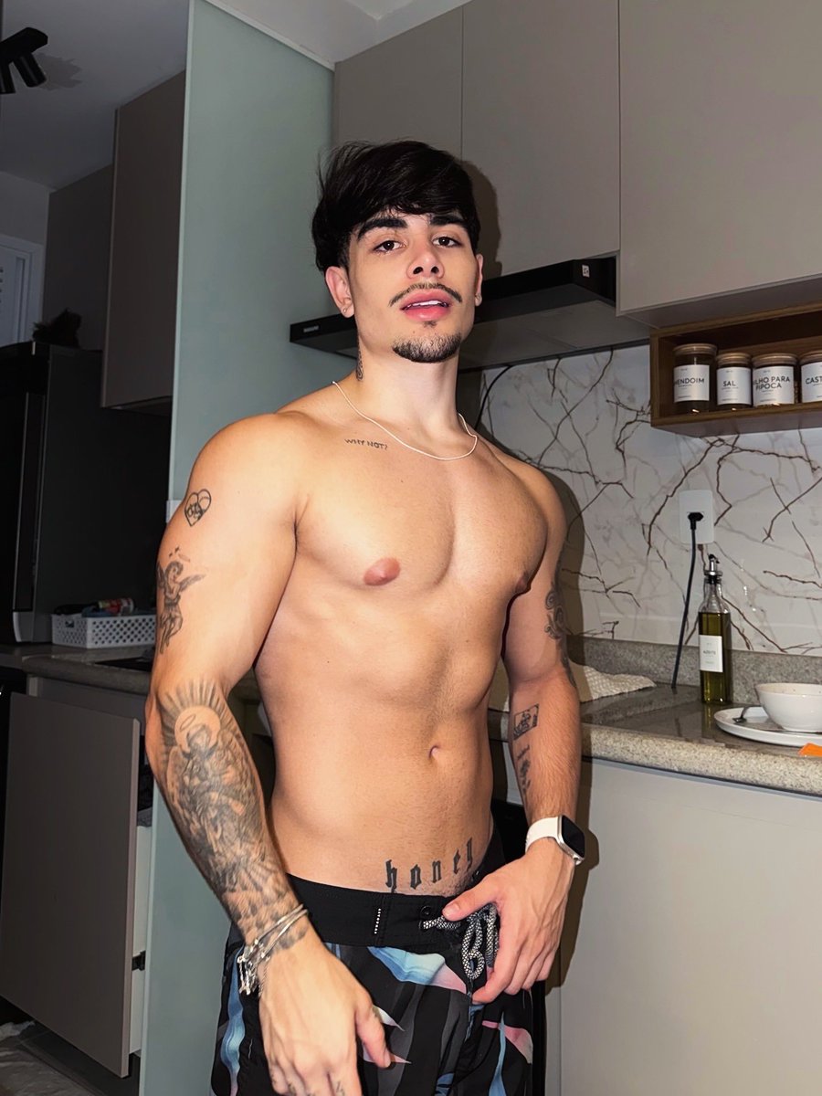 Paradise_Apollo's tweet photo. 𝓒onheça-me.  
 ⠀  
⠀—⠀𝓝ome  : Apolo
⠀—⠀𝓐ltura : 1,75
⠀—⠀𝓘dade : Rs
⠀—⠀𝓢igno : Leão 
   —   𝓔stado civil: Solteiro 
⠀—⠀𝓢exualidade : Gay
⠀—⠀𝓔stação favorita : Verão 
⠀—⠀𝓒or favorita : Amarelo https://t.co/tYUQvCnAon