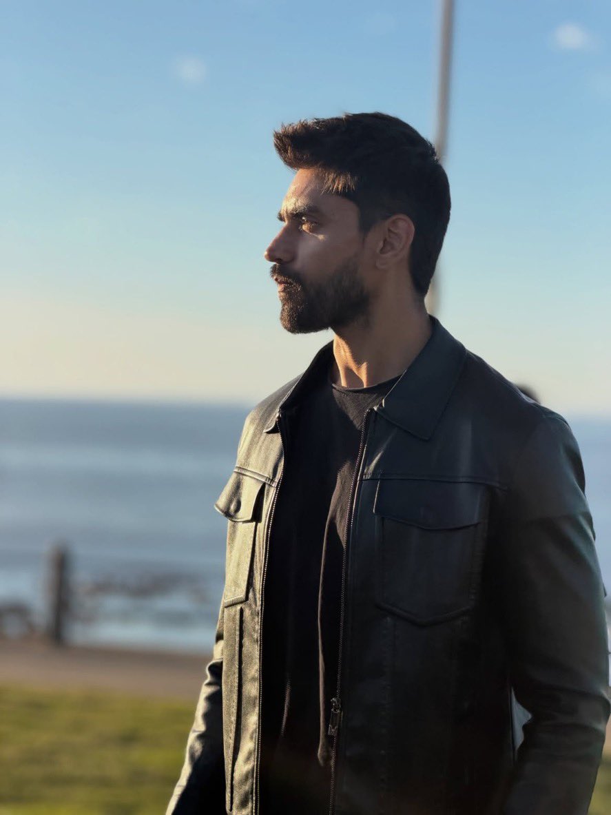AvinashM1810's tweet photo. Cant wait for the Tabahi to start soon.
Nd @Avinash_galaxy bring the cup home Mishraji π₯Ήπ«β€οΈ
#AvinashMishra #Kkk15 #Avisha https://t.co/9FEaPQDN2M
