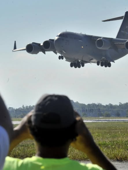 MilsoSalty's tweet photo. LOL, News People crying over a Blue Angel Flyover in Fl Clearly have never been to Dover AFB. These beasts fly so low over 113 that we can see the pilot's hair color lmao Cry Babies
#BlueAngels https://t.co/UPONJ9N9A2