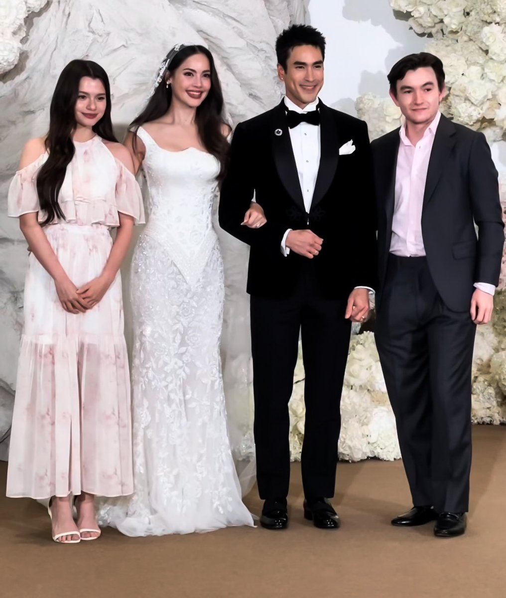 Kerymai_'s tweet photo. น้องเบคไปงานแต่งณเดชน์ญาญ่าด้วย สนิทกันตอนไหนคะ https://t.co/SPjpeCymjQ