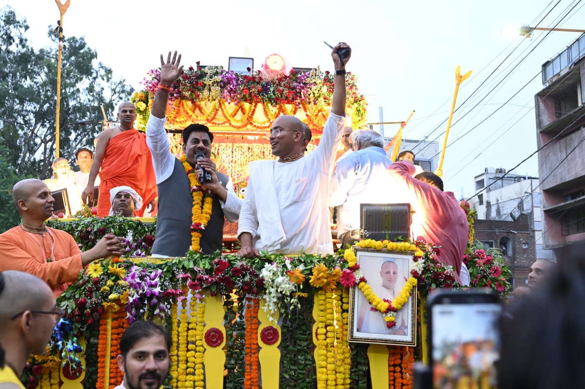 rameshwar4111's tweet photo. आज भोपाल में हजारों श्रद्धालुओं की उपस्थिति में महाप्रभु श्री जगन्नाथ जी की रथ यात्रा में सम्मिलित होने का सौभाग्य प्राप्त हुआ। 

जय-जय जगन्नाथ 🚩 https://t.co/GMgaag1Qkt