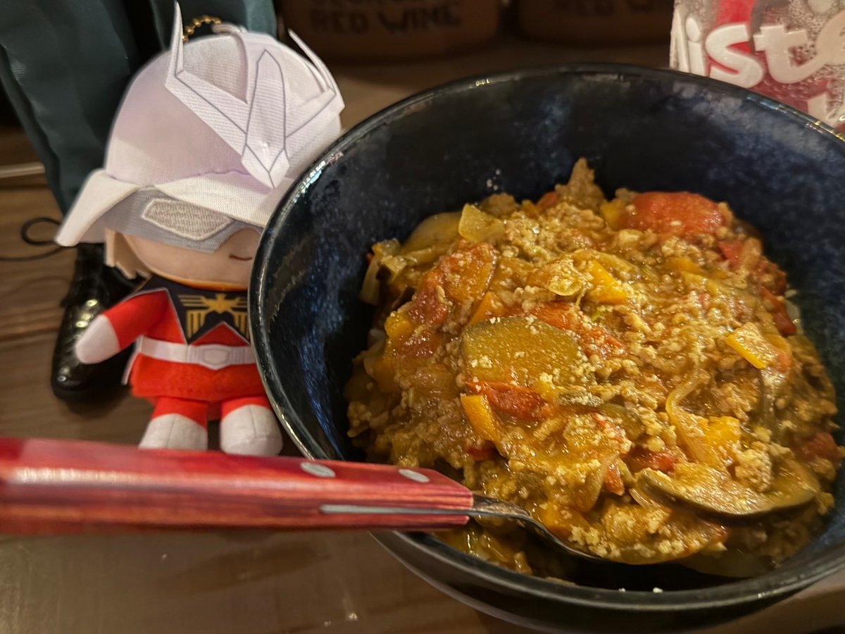 naro_roan's tweet photo. 久しぶりのサカマン飯も食べ食べして𝒽𝒶𝓅𝓅𝓎
野菜たっぷりで非常にうまいカレーだった
#江古田14 https://t.co/QXQcNNAArf