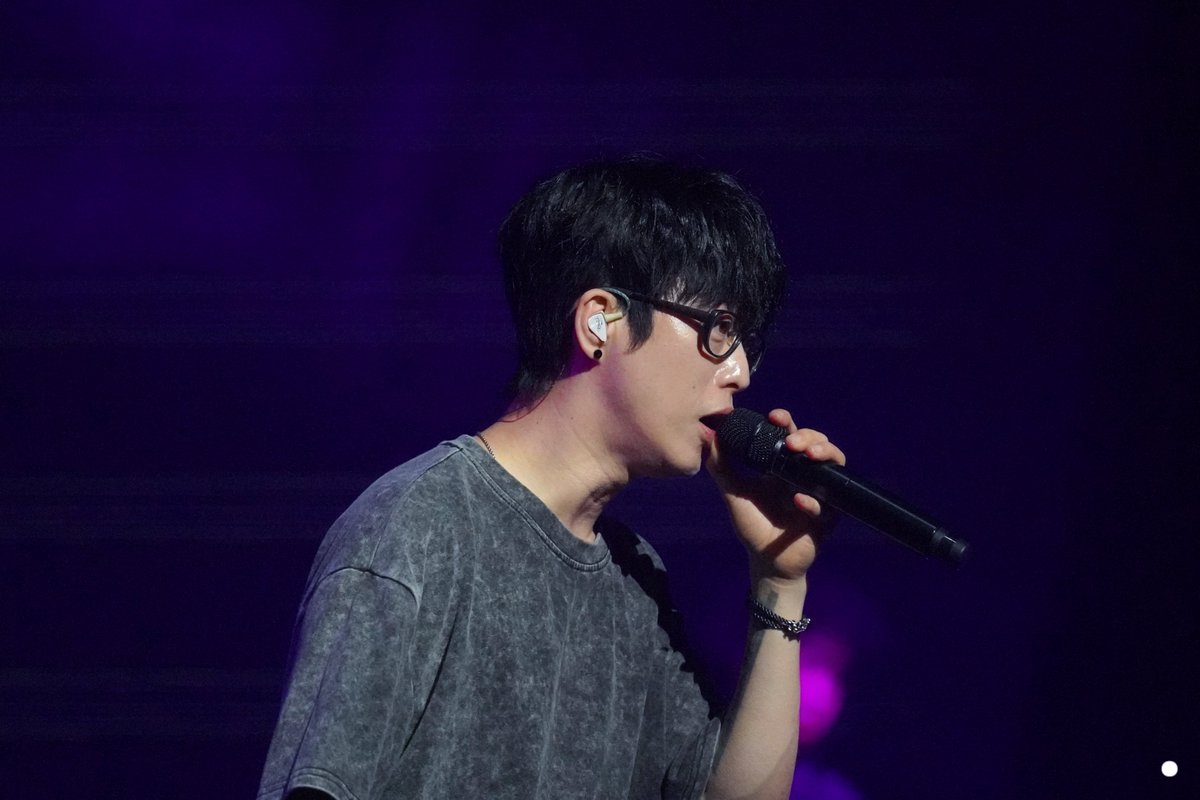 GKST_dot's tweet photo. 260718 어쩌다 페스티벌
#국카스텐 #하현우 https://t.co/KPUxeaRwBC