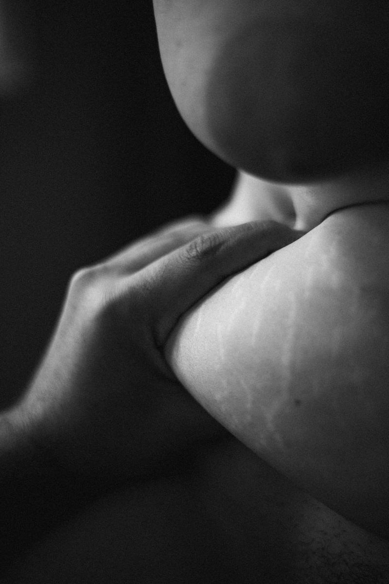 _Eroticavision3's tweet photo. Stamattina l'acqua era gelida... Eppure mi sono buttata. Caldo asfissiante, come quella volta, ricordi? Bisogna buttarsi, come nella vita. Tentare, non avere paura di ricominciare. Nuotare in acqua gelida e pulita. 
-
-
-
-
-
Raffaele
Brescia, 2023 https://t.co/cnB5QzVyWb