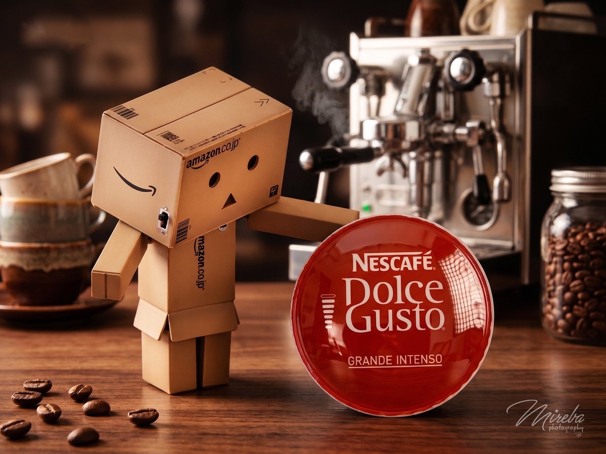 mireba72's tweet photo. A veces, las ideas más grandes vienen en los formatos más pequeños. En esta composición llevamos al icónico personaje Danbo a un entorno cálido, con una atmósfera acojedora y llena de aroma
#CoffeeLovers #DolceGusto #CoffeeTime #HoraDelCafé #CoffeeAesthetic #CaféIntenso  @NESCAFE https://t.co/p1VzahZGom