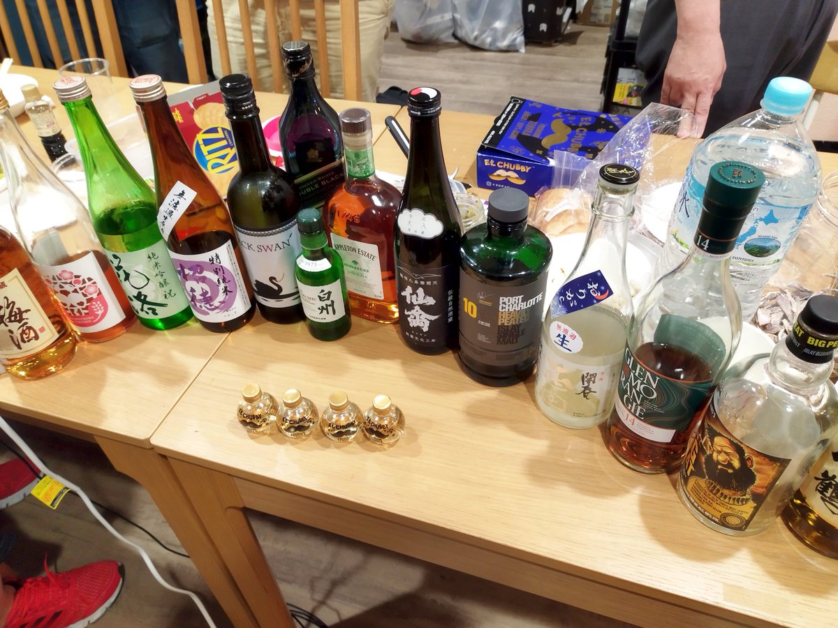NmareBass's tweet photo. ライトアンドギークさんにて夏の風物詩 納涼会にお邪魔しました🍻
昨日の金曜重ゲーNightに続き、2日連続の来店！
ボドゲ（レイルロードタイルズ・パッチワーク・ホットストリーク）をしたり、お酒を飲んだり…
ほろ酔いとともに、楽しかった時間を思い出します💭 https://t.co/PK052Ax7Lx