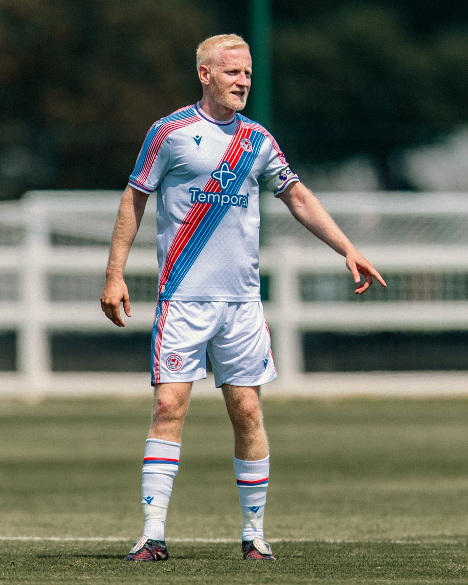 CPFC's tweet photo. Our new home kit looking spectacular 😌