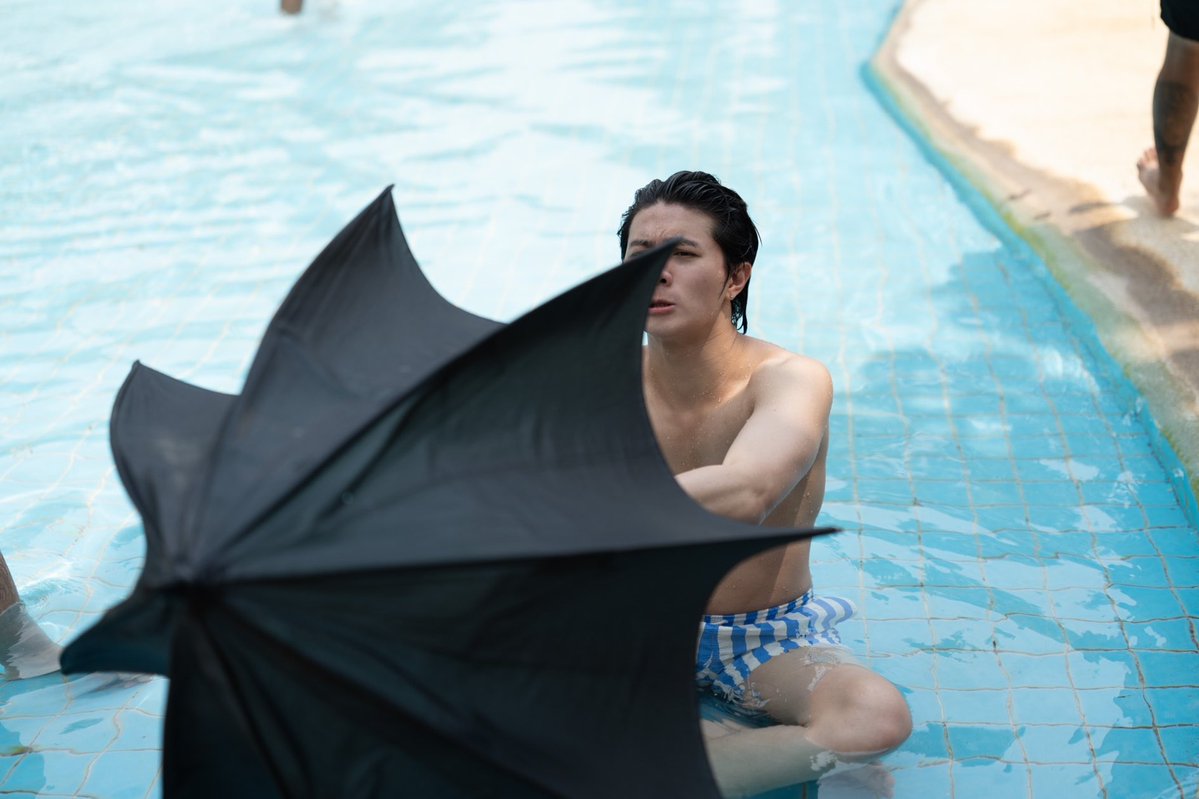 xiseks's tweet photo. เจ็ดปีที่แล้ว คุณโรมยังทะเลาะกับร่มอยู่เลย #PeachAndMeSeriesEP2 https://t.co/NLZhLr49UK