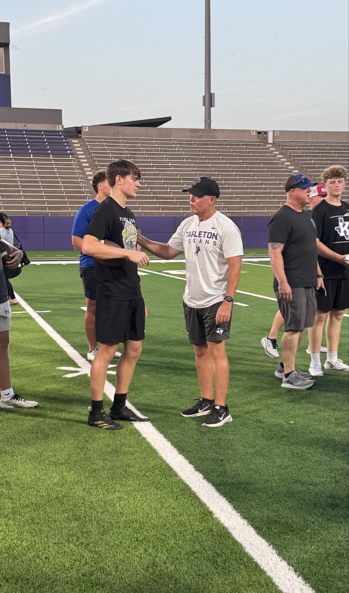 JoshGordon2027's tweet photo. Enjoyed competing @TarletonFB  Friday Night Lights Camp.  Thank you @ChrisRossTSU for taking time to talk!  Excited to show what I can do this fall.
@tonybenedetto19 https://t.co/KT8uSdgc6i