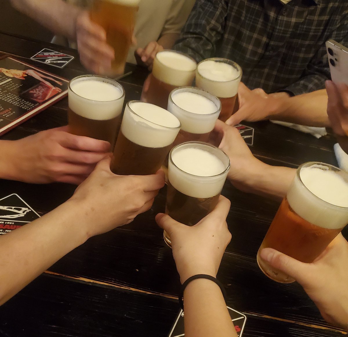 mayu0320_'s tweet photo. 写真下手ですみません🥲︎
今日飲んでくださった方々ありがとうございました❗ https://t.co/akEcFiH0hQ
