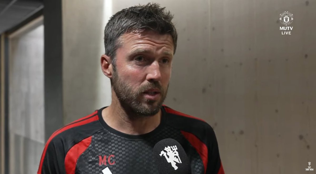 MUnitedFR's tweet photo. Carrick : "Il [Andrey Santos] s'est très bien intégré. Il est heureux d'être ici et ça se voit. C'est un joueur exceptionnel. On ne s’attend pas à quelque chose d’extraordinaire aujourd’hui. Il faut qu’il se remette dans le bain. Il va vraiment nous apporter beaucoup." #MUFC https://t.co/w2EMaI1PzU