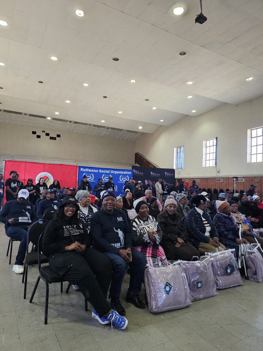ProudlySA's tweet photo. Together with Aranda Textile Mills, we handed over blankets at Tholakele Centre of Hope, Sibusiso Children’s Home and KwaThema Community Hall as part of the Aranda Mandela Month Campaign.

Through this partnership, 100 blankets were donated by Aranda to help keep vulnerable community members warm this winter.

The campaign continues until 31 July 2026. For every selected blanket purchased, Aranda donates a blanket, helping to keep the spirit of Ubuntu and giving alive.

Thank you to Aranda Textile Mills for partnering with Proudly South African to make a meaningful difference, one blanket at a time.

#MandelaDay #67Minutes #LovedHereMadeHere #ArandaCares