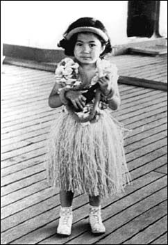findtheture's tweet photo. Little baby Yoko Ono https://t.co/JmW79U91tJ