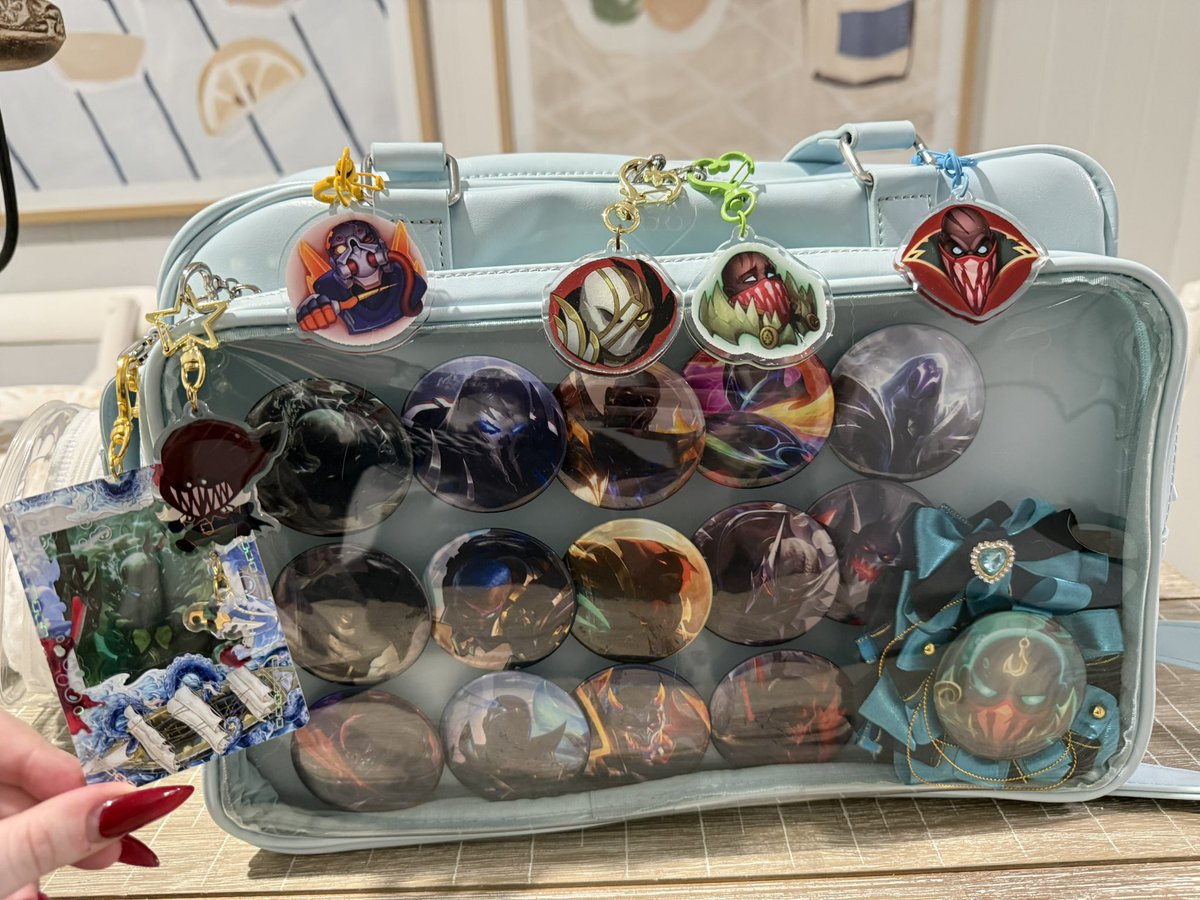 slaughterdocks's tweet photo. Day 3 of tweeting @LeagueOfLegends until I’m officially recognised as The Pyke Wife. 

My Pyke itabag! https://t.co/S5bRMF7kM6
