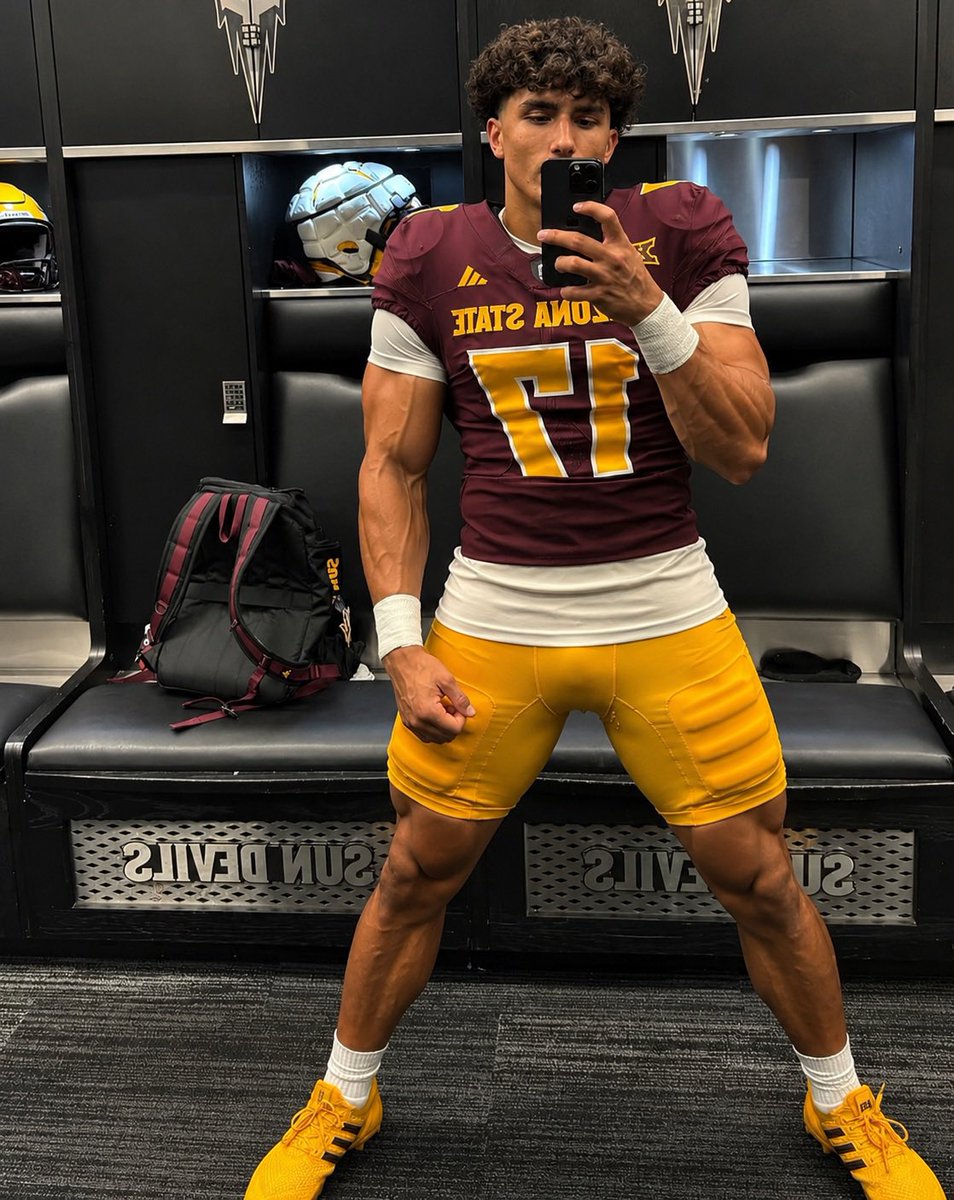 str8boyworship's tweet photo. Football jocks 🥵🥵🤤🤤 https://t.co/215XZ5FLgm