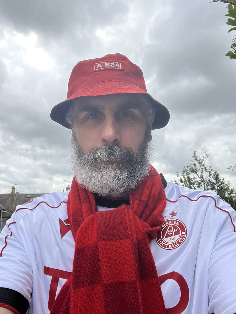 TheMowgli1977z's tweet photo. The Beard™️ is heading to Pittodrie for his first game of his 40th season
No idea what to expect the day against Queens Park
Hopefully see a few goals and a decent showing fae the Dandies
#HEIDFIRST
#STANDFREE
#COYFR🔴⚪️🔴 https://t.co/RLXiTrt1TI