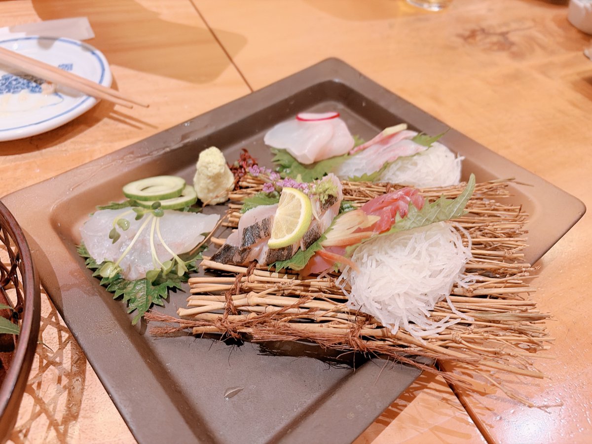 mtmt_gma's tweet photo. 社長とメンバーの食事会イベントで、はじめてトンカツ食べた🤣
#GMAの日常 https://t.co/PsMJPc1Ezb