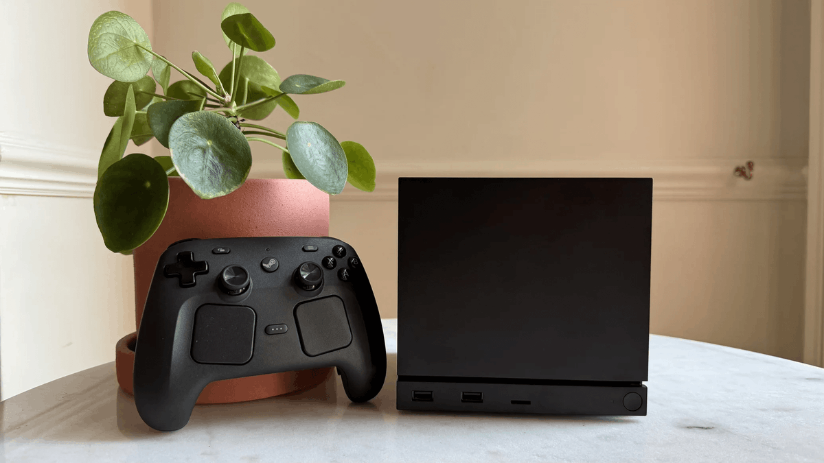 TOKUGAMEcom's tweet photo. Valveの新型Steam Machineが初回販売分を完売。

ただし、初回出荷台数は公表されていないため、「需要が非常に高かった」のか、「出荷数が少なかった」のかはまだ分かりません。

それでも、10万円超の価格帯で即完売したのはかなり印象的です。

皆さんなら、この価格でも買いますか？ https://t.co/j3Vt7dMSiS