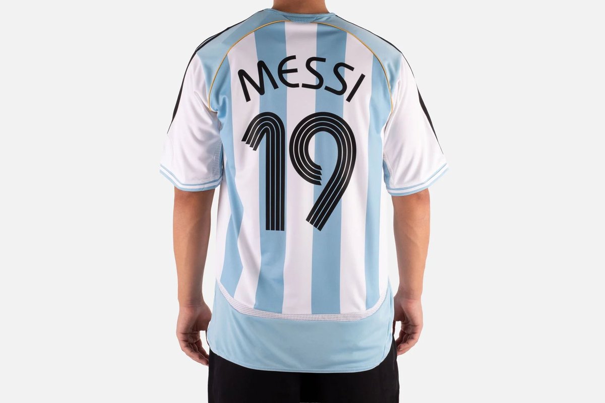 FitThemAll's tweet photo. Le maillot de l’Argentine 06’ « MESSI 19 » passe à 70€ au lieu de 110€ 

⏩️ https://t.co/UtFukW3pj3 https://t.co/wdH5ULSlpy