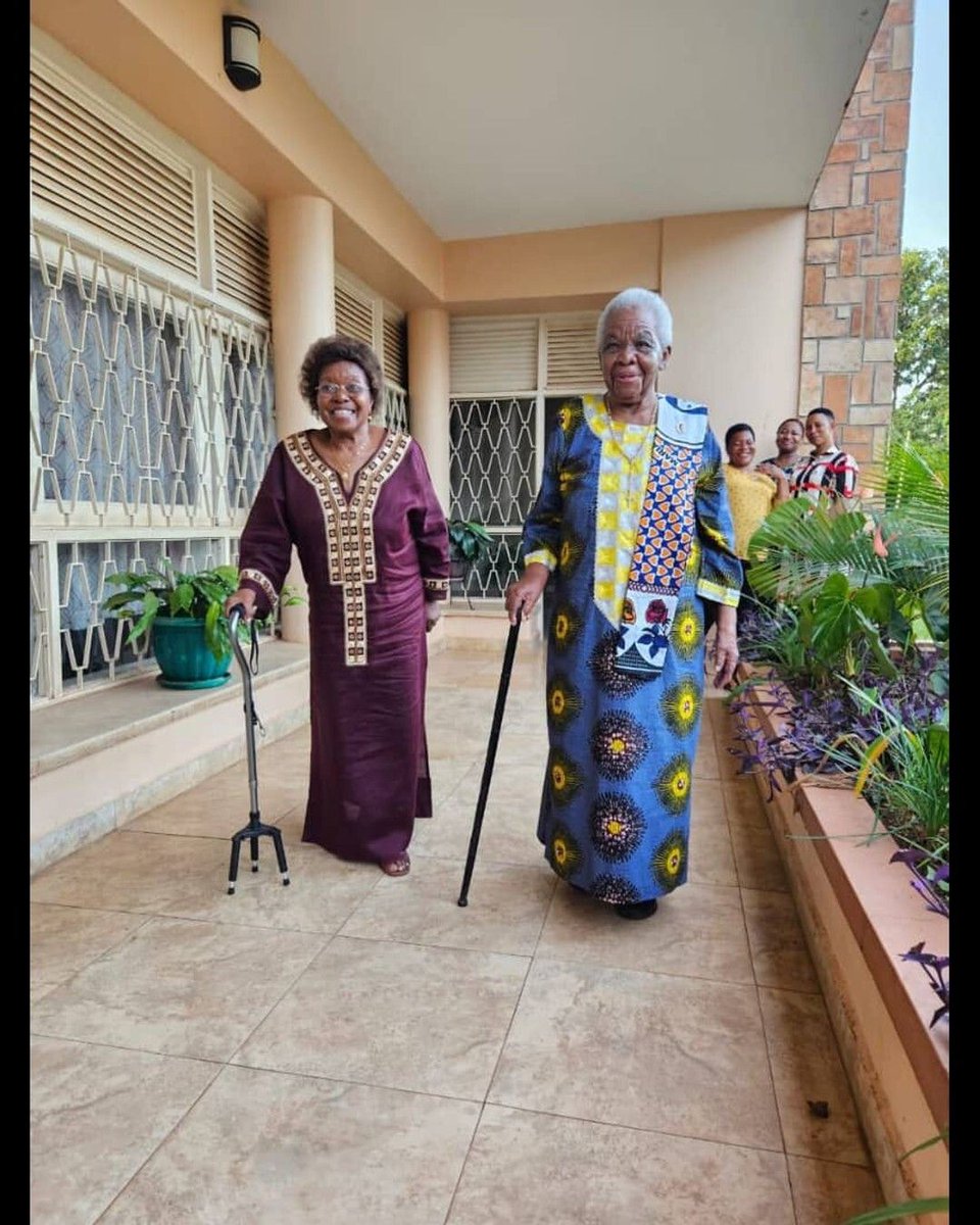 MadarakaNyerere's tweet photo. Leo Mama Miria Obote, kushoto, anaadhimisha umri wa miaka 90. Mama Maria Nyerere, kulia, ana umri wa miaka 96.

Heri ya sabukuu kwa Mama Miria.

Picha: Nyumbani kwa Mama Miria, Kampala, Uganda.

#miriaobote #marianyerere #miltonobote #juliusnyerere sabukuu https://t.co/mJtHcMOM9z