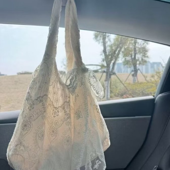ourstuffie's tweet photo. Detailnya gini kalo berenda. Vibes vintagenya dapet lewat tas ini

✨https://t.co/vL2zTV10j3 https://t.co/l9fRoOFvFV