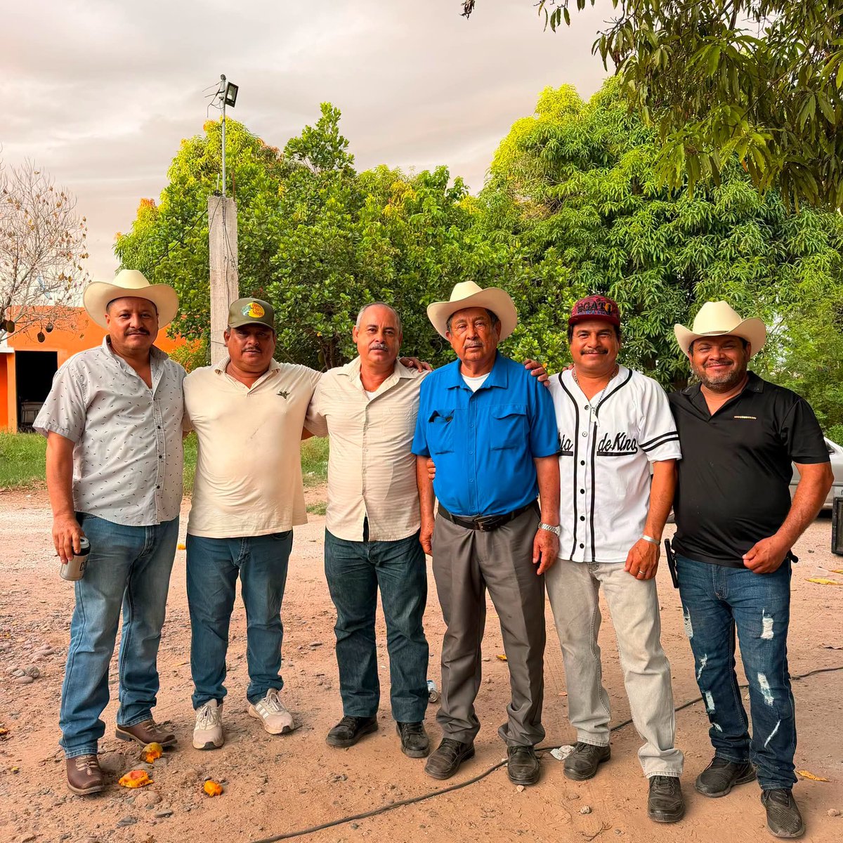 1997maryo's tweet photo. Para una urgía con estos señores maduros uuufff todo una fantasía 👿 https://t.co/zTee6etU83