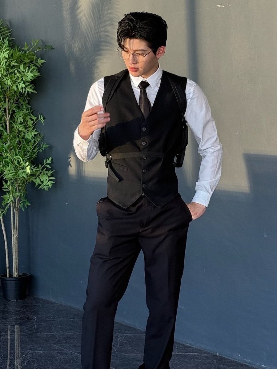 pondfvr's tweet photo. the amount of attractiveness in one person is crazy https://t.co/2OBXIKZUkr