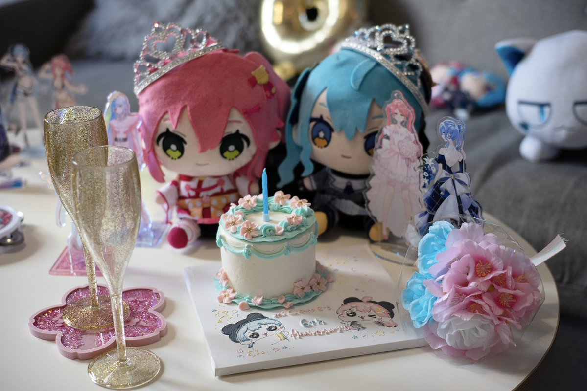 min_mksi's tweet photo. みこちとすいちゃんのために作ったケーキ🎂
可愛すぎる.......ჱ̒^ᴗ ̫ ᴗ^🌸☄️

miComet6周年を記念して、キキちゃん(@kikiv_vmal )に協力頂き周年ケーキを作りました🎂

イラスト可愛すぎる......😭👍🫶🏻
ケーキの桜の花びら、青いホイップ、星と桜でいっぱいのmiCometケーキです🫶🏻✨
 #miComet6周年 https://t.co/SRAsMnE83x