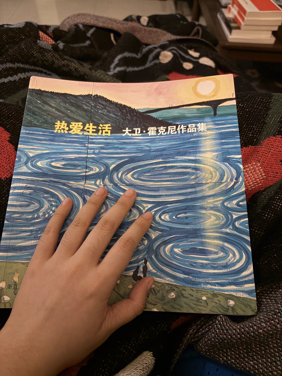 Treyv676's tweet photo. Tonight is a night of:

Reading — books, art books, Masami Nagasawa photo books, magazines, the picture book I made of my dog, notebooks, and my journal

Listening — accompanied by the gentle songs of Karen Mok

/Mark https://t.co/HSPi3lwgjp