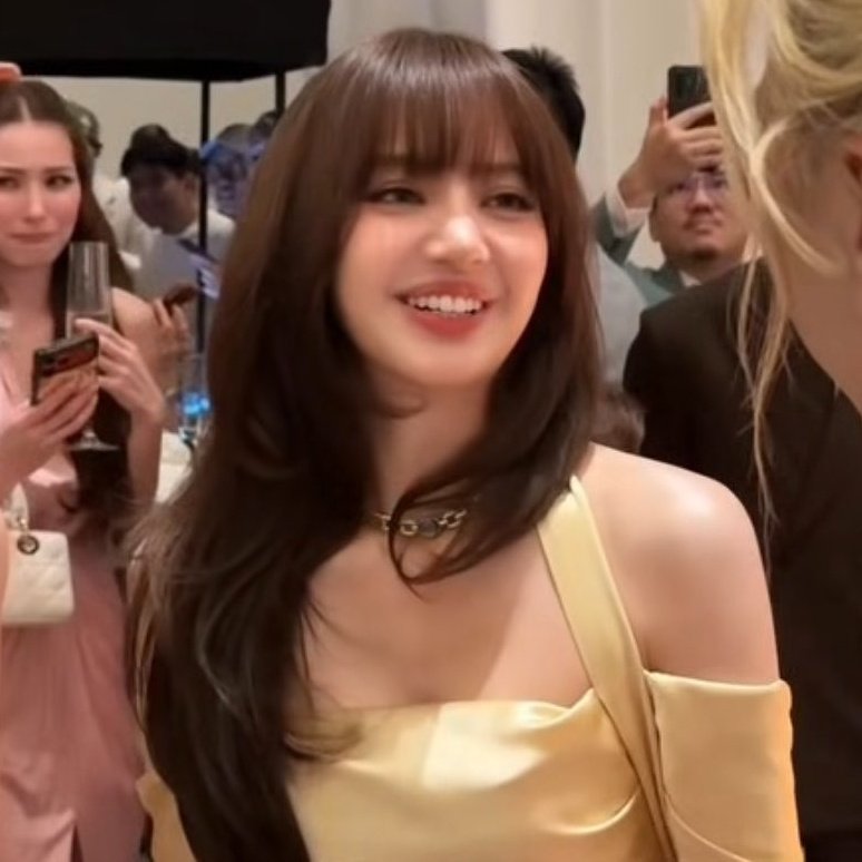 LISANATIONS_'s tweet photo. This is the Lisa we love the most. 💛

@wearelloud #LISA https://t.co/vDnAYwFraT