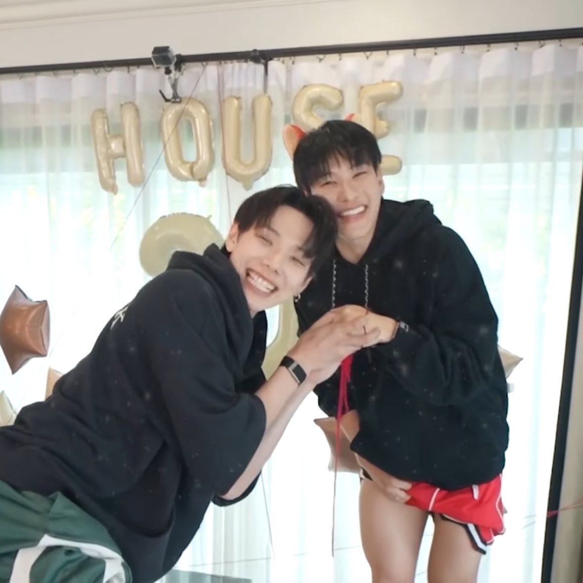 mondaymoodz_'s tweet photo. ออฟโรดนางเหมาะสมกับคำว่าแมวเด็ก ยัยตัวเร้ก ยัยจิ๋ว ทุกประการ ฮึกๆ ㅠㅡㅡㅡㅡㅠ

DAOUOFFROAD X HOUSE31
#House31EP3 https://t.co/pHhjBgdpu7