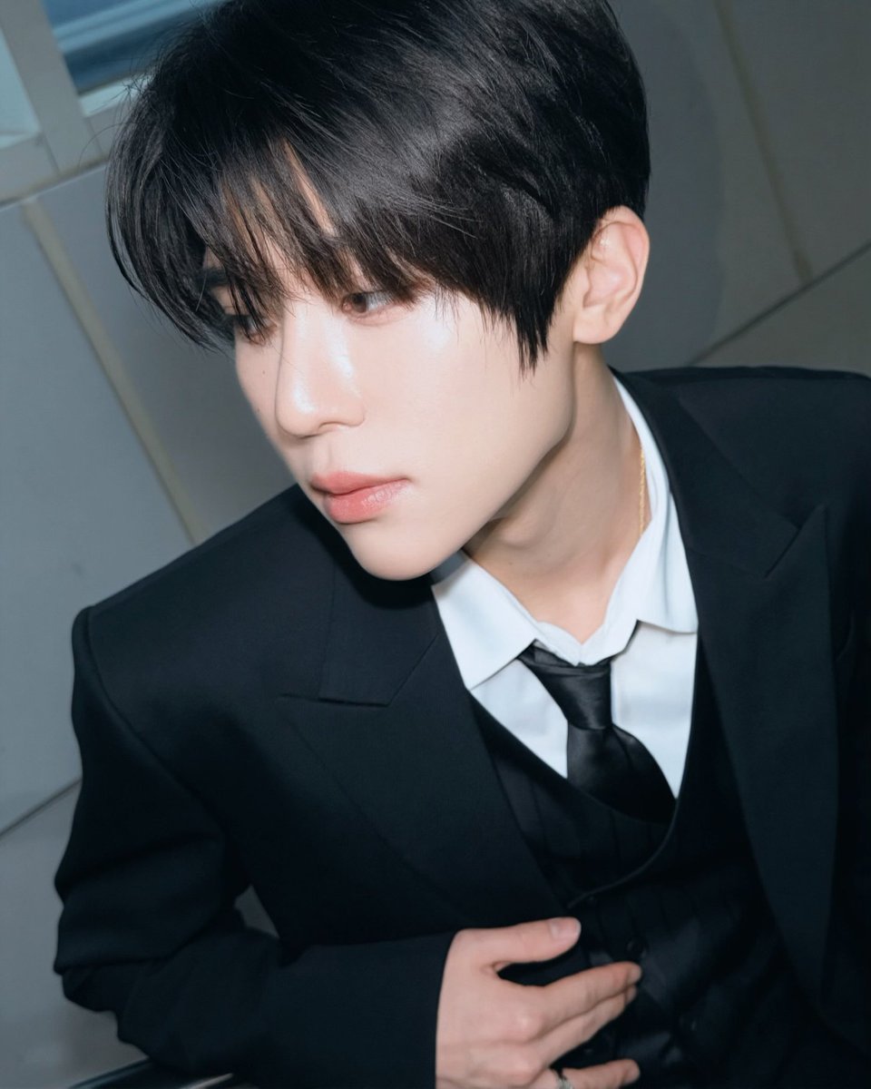 jaehyurnk's tweet photo. Looking refined is only the surface; true strength is staying authentic while moving forward with purpose, class, and unwavering determination. https://t.co/KUN1oVp7Kd