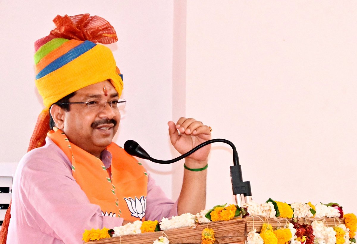 AnkitChechiBJP's tweet photo. सीकर में आज भाजपा के माननीय प्रदेश संगठन महामंत्री श्री अजेय कुमार जी ने जयपुर संभाग के पूर्व प्रदेश पदाधिकारियों, मोर्चा पदाधिकारियों, जिलाध्यक्षों, जिला प्रभारियों, जनप्रतिनिधियों एवं वरिष्ठ कार्यकर्ताओं के साथ विभिन्न संगठनात्मक विषयों पर विस्तृत संवाद किया।

@ajaeybjp https://t.co/Cr5AqRx8zg