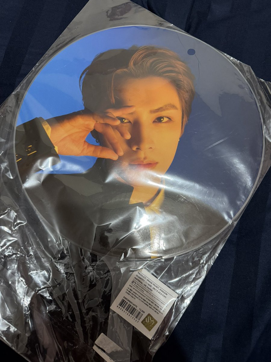 onyurvals's tweet photo. Guys aku mau kasih

1 Impick Xiaojun No Way OUT

☆ Gapernah hate Xiaojun dan WayV
☆ RT+ Like 
☆ Yang belum moots lets moots
☆ Reply apapun, boleh wish, boleh apapun itu 🤏🏻

Ini unsealed ya, udah pernah aku pake dan foto bareng xiaojun😚😚

Aku gabisa kirim impick ini pake ekspedisi (krn ga ada packingannya takut rusak jg) jadi yg mau ikutan kalau bisa ada di wilayah jabodetabek ya jadi bisa aku kasih f2f di mall/stasiun atau dimanapun sesuai kesepakatan, atau kalau mau dititipkan ke temen/kerabat yg ada di jabodetabek jg boleh☺️

END 25 Juli Jam 19.00