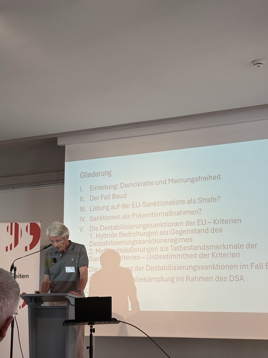 ulrikeguerot's tweet photo. Großartiger Vortrag von Prof. Dietrich Murswiek zur Meinungsfreiheit innerhalb der #EU, den EU-Sanktionslisten und dem #DSA!
Sehr hörenswert! 

Wird demnächst auf den @Nachdenkseiten veröffentlicht https://t.co/00UuU4cndM