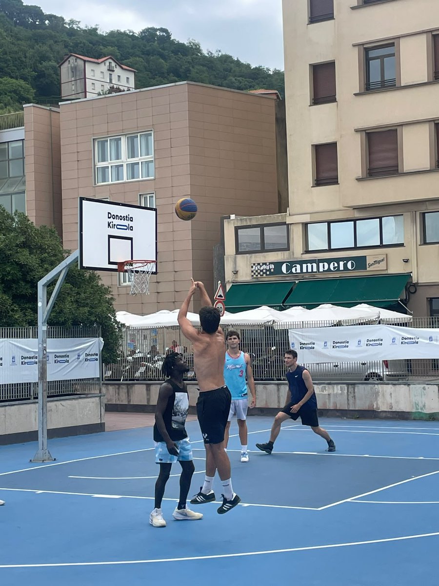 donostia_kirola's tweet photo. 🏀 Saskibaloia #Jokoak2026-n! Eskerrik asko #basketkalea-ri! 💙
🏀 Baloncesto en #Jokoak2026. ¡Gracias a #basketkalea! 💙
#DonostiaKirolaDa #Sagues https://t.co/HQQbmFRrMz
