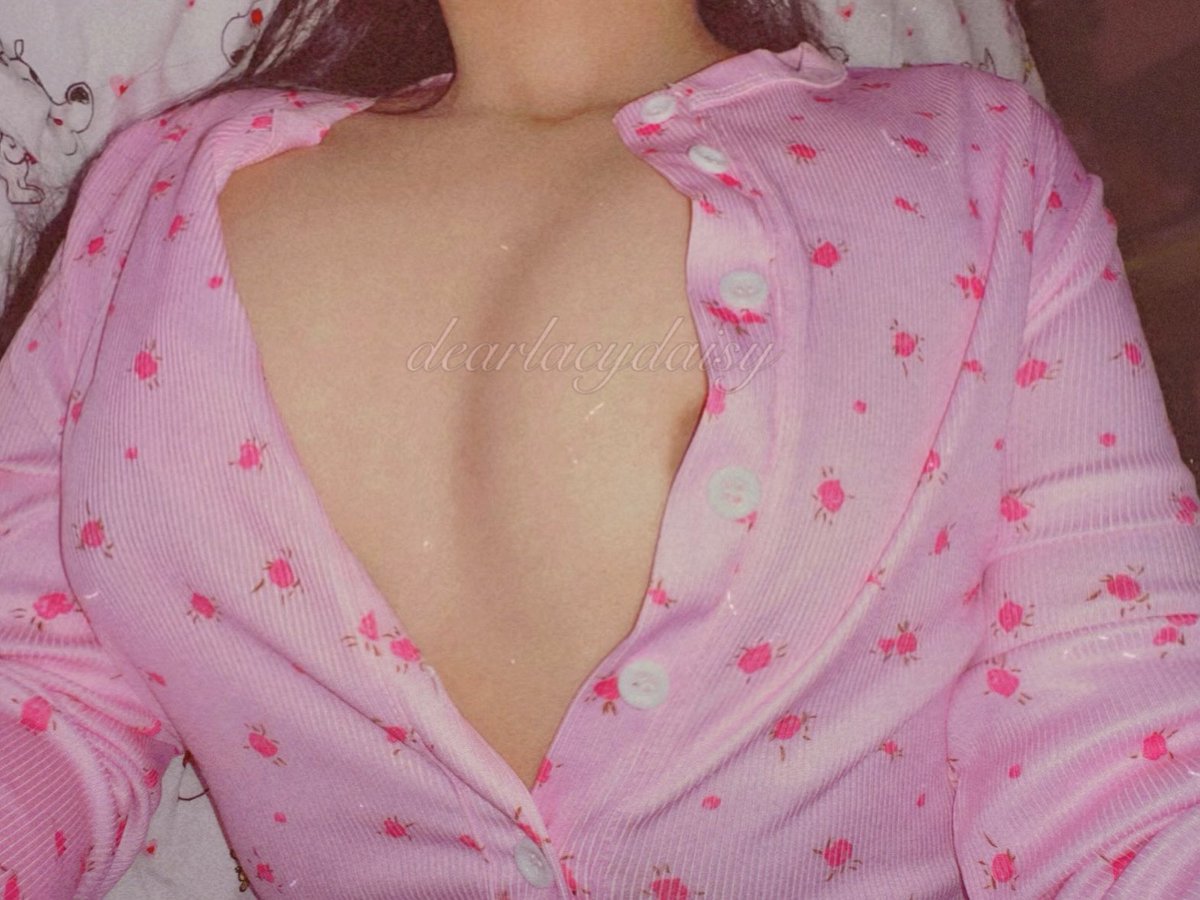 dearlacydaisy's tweet photo. #nsfwtwt intro (˵◝ ⩊  ◜˵マ 

i’m daisy! i’m 24, and i wanna start posting my silly pics and vids here too! 

♡ + ↺ to be mooties!! :3 https://t.co/9BcGWs2J4P