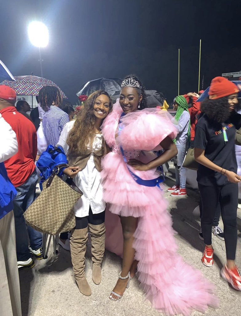 symplyPeaches's tweet photo. Suddenly it all makes sense. 😂 
Y’all expected a princess to settle for less than a fairytale? Be serious. 👑🥹❤️

Aniya has always been a princess her whole life 👑 

#LoveIslandUSA https://t.co/1xdpJdB8zq