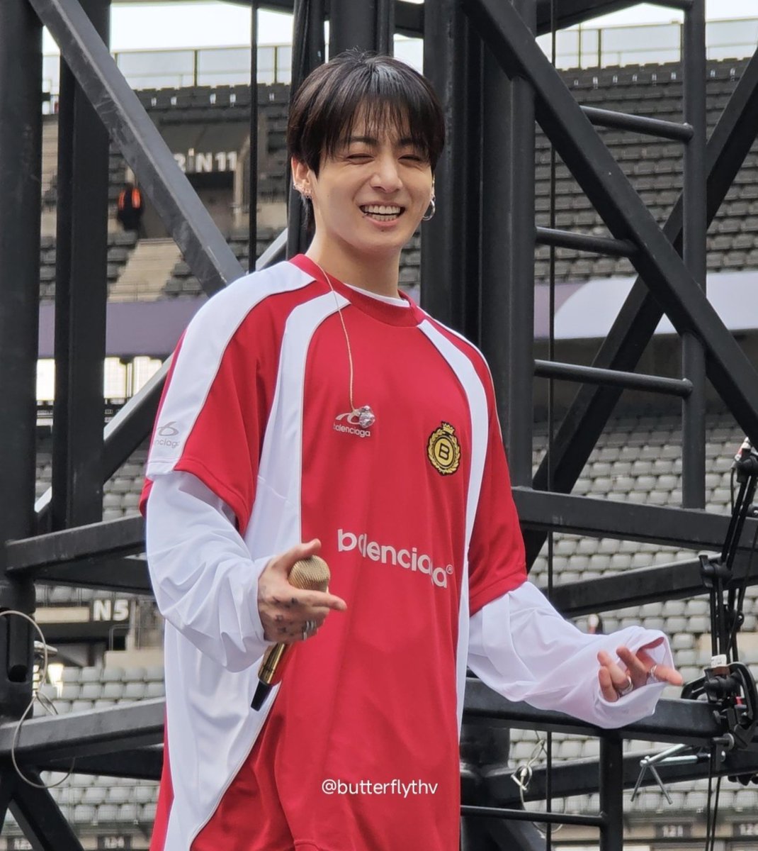 myyouwithjk's tweet photo. the nose scrunch 😭😭😭😭😭 https://t.co/FIC7o2G6i7