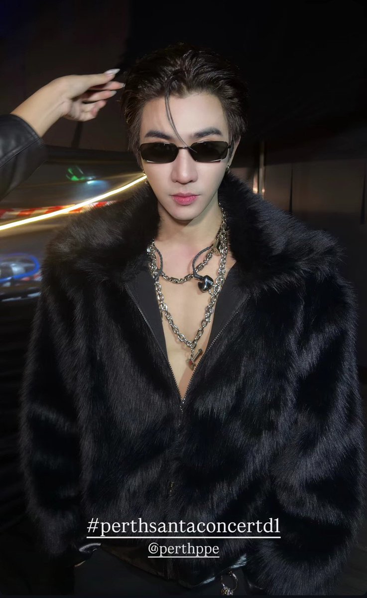 ppe2003perth's tweet photo. เพิร์ธหล่อมากกกกกก🖤😎

IGS 0h_aew

PERTHSANTA ONE TASTE 

#PerthSantaConcertD1
#PerthSanta #เพิร์ธแซนต้า https://t.co/Z1YUR3HTMD