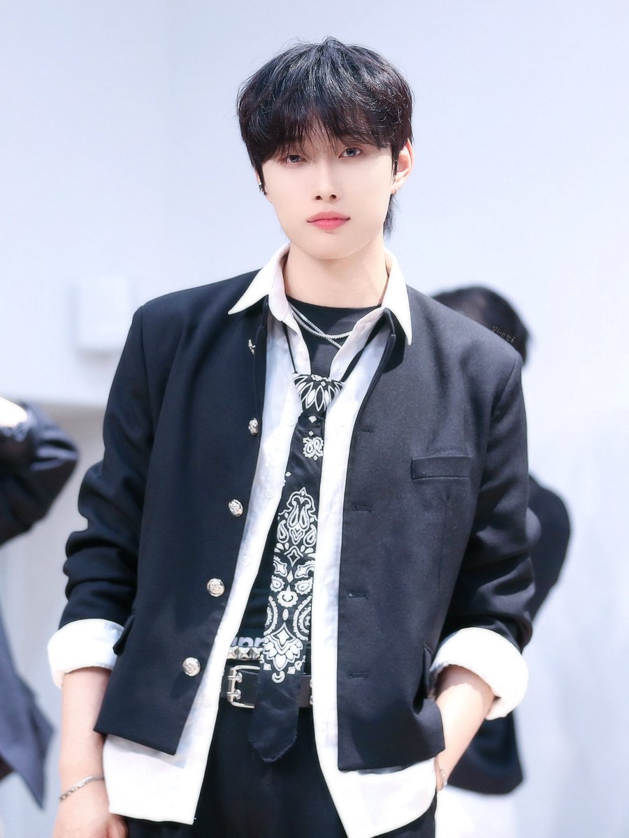 lovesome__jh's tweet photo. Kooky
OMEGA X OFFLINE FANSIGN EVENT
🤨➡️😊
#오메가엑스 #OMEGA_X #JANHAN
#소중히_아끼고_사랑해 #재한 👑
#내자랑_내하늘_김재한 260503 https://t.co/ueYKqifcj2