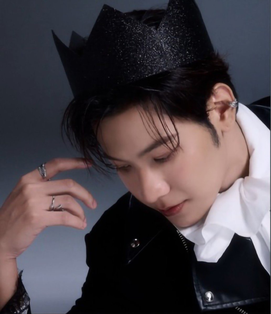 nini_whheart's tweet photo. Simba's crown 👑🖤✨️

#SingtoPrachaya https://t.co/TRPDLB0UFq